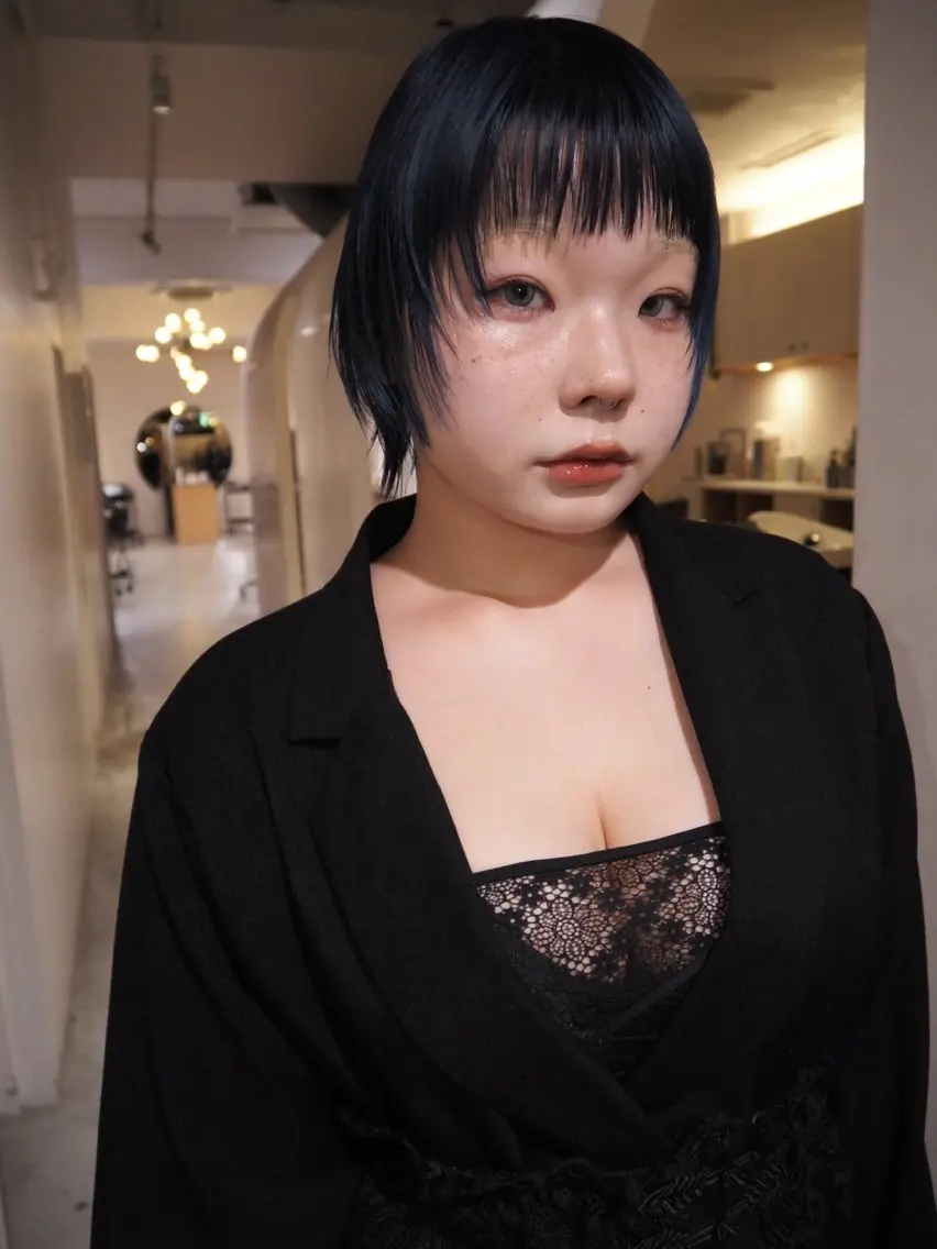 ロング カラー ブリーチ ブルーカラー 透明感カラー ネイビーカラー ヘアカラー yuki/ブリーチ /デザインカラーのヘアスタイル
