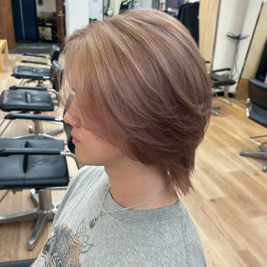 カラー メンズ ピンクカラー ヘアカラー すどう あしゅりのヘアスタイル
