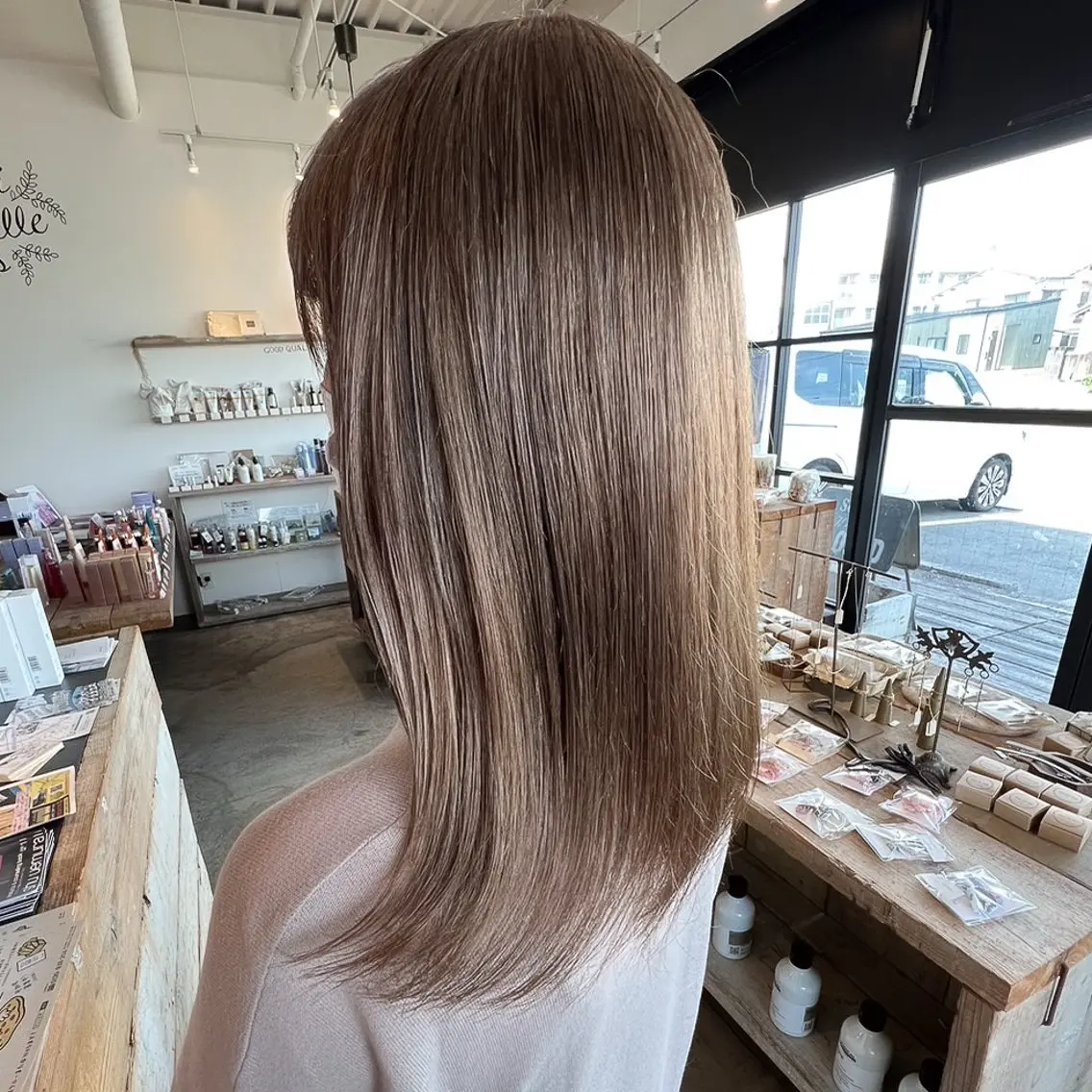ミディアム カラー カット ヘアカラー トリートメント 岸下 理緒のヘアスタイル