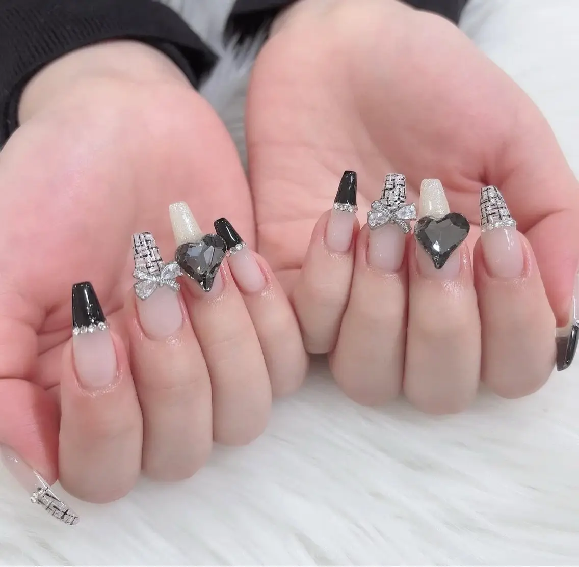 ネイル オーロラネイル クリアネイル フラッシュネイル ジェルネイル グラデーション ハンドネイル ZUZU AMEE NAILのネイルデザイン