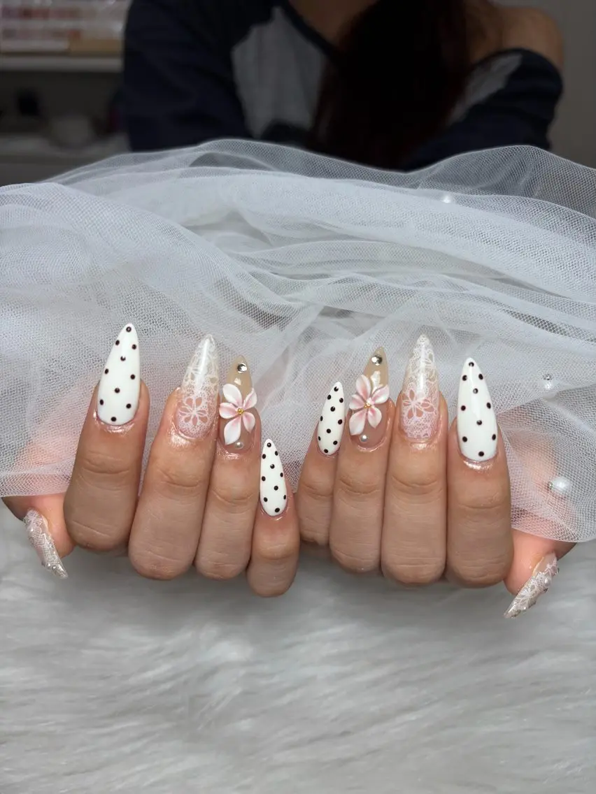 ネイル アートネイル 長さ出し ジェルネイル 韓国ネイル マグネットネイル ハンドネイル Cloudy Chan Nailのネイルデザイン
