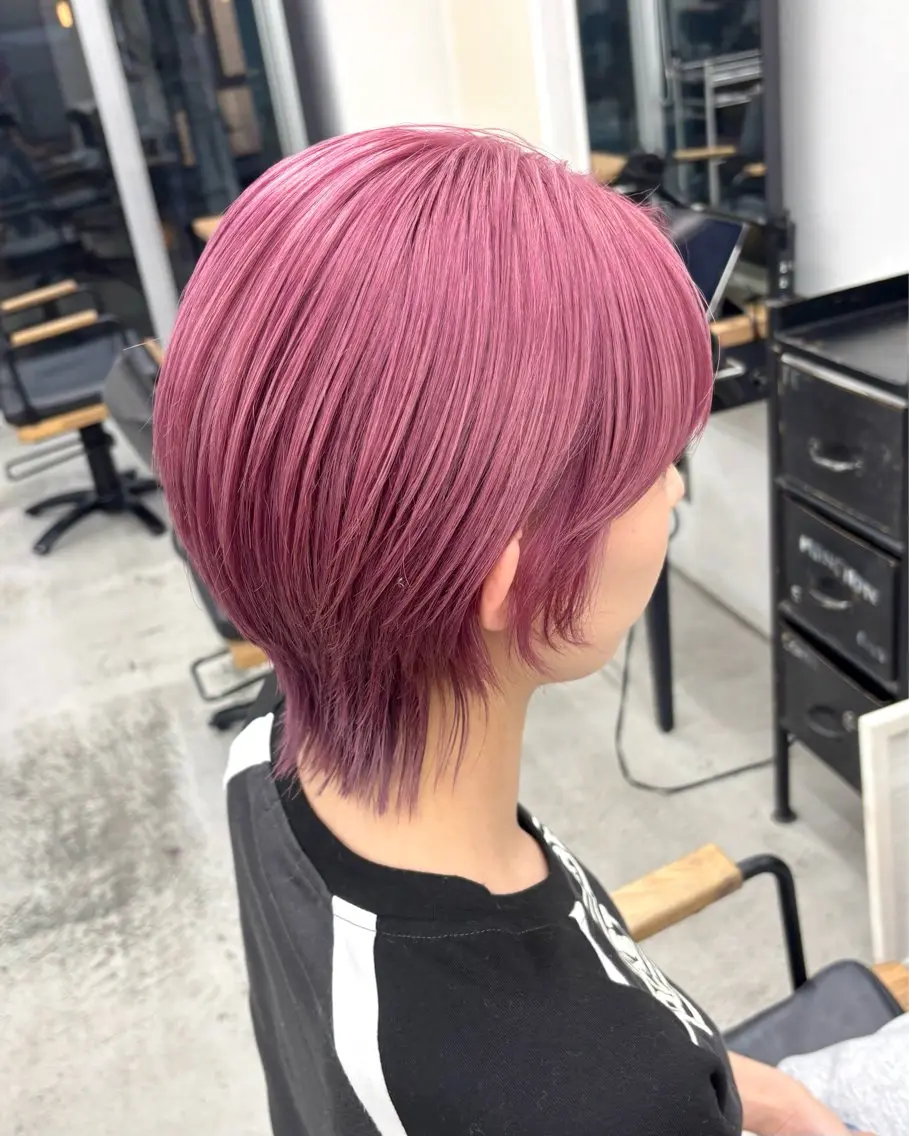 ショート カラー ヘアアレンジ ベージュカラー ブリーチ ダブルカラー ミルクティーベージュ ピンクカラー ヘアカラー 坂齋大地／レイヤー/ ダブルカラーのヘアスタイル