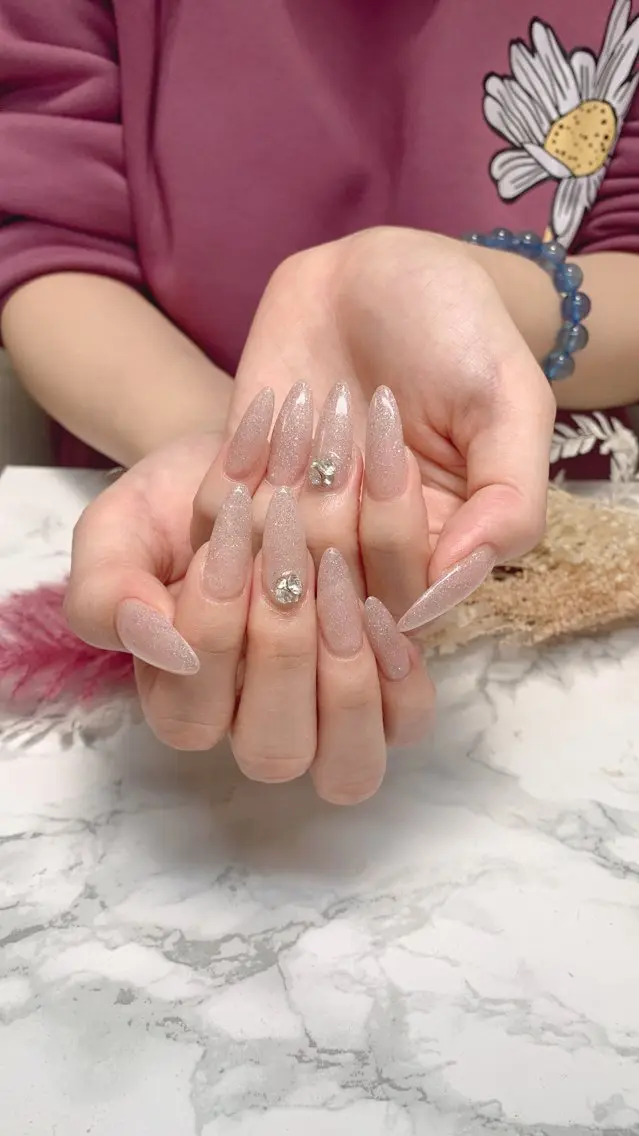ネイル ハンドネイル はな💎ネイル ワンホン、長さ出しのネイルデザイン
