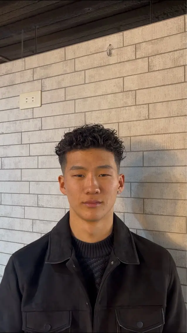 ショート パーマ メンズ フェードカット メンズパーマ スキンフェード 海外風メンズ🇺🇸 💈N.Yuto💈のヘアスタイル