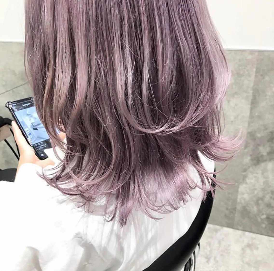 ミディアム カラー パーマ ヘアアレンジ メンズ キッズ メンズハイトーン メンズウルフカット アッシュ ハイトーンカラー レイヤーカット カット ヘアカラー トリートメント stylist 🌸 kana.のヘアスタイル