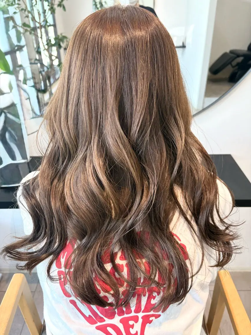 ロング 永易 梓美のヘアスタイル