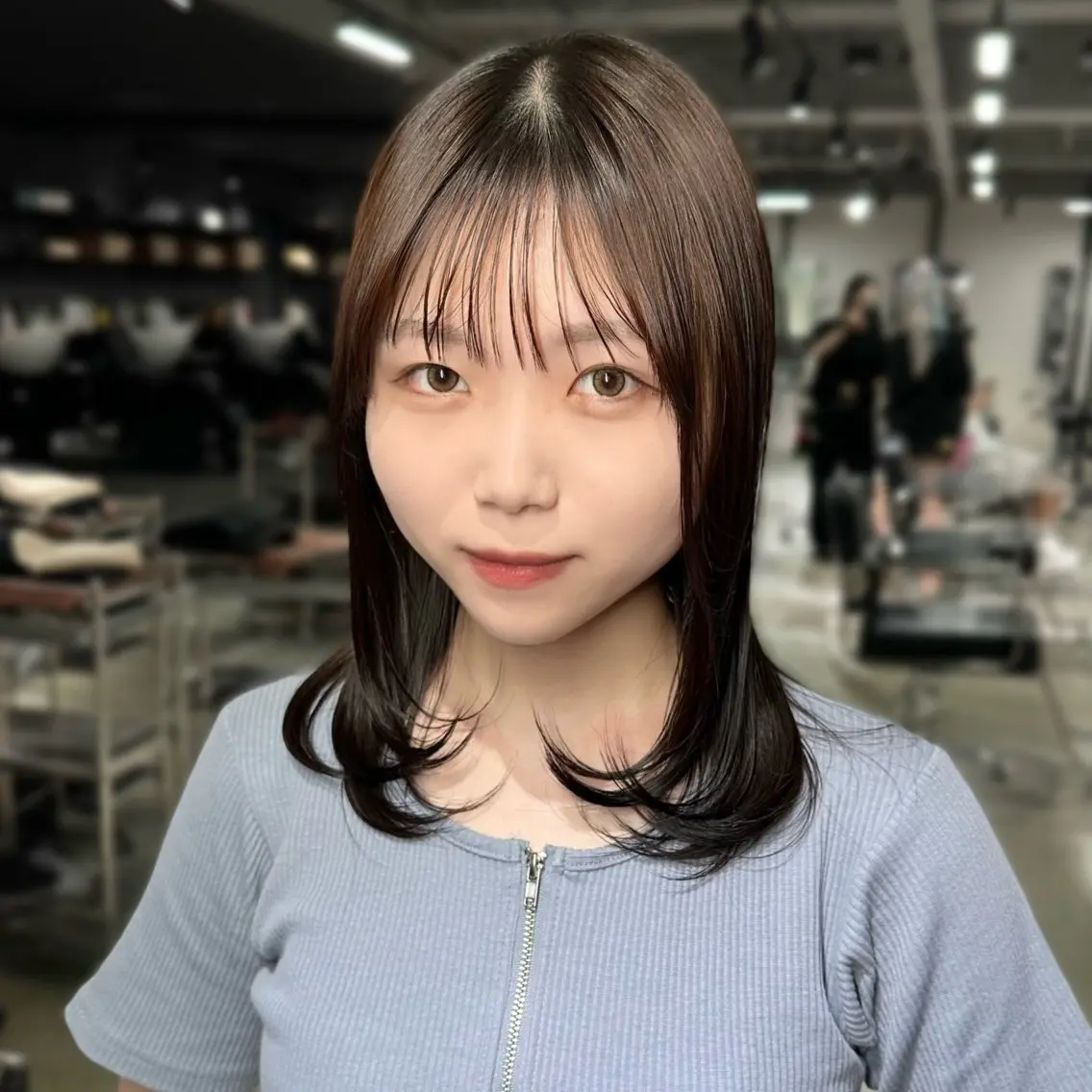 ミディアム くびれヘア 顔まわりレイヤー 顔周りカット 韓国風ヘア くびれレイヤー カット ヘアカラー トリートメント 心斎橋 韓国レイヤ ー指名No.1renのヘアスタイル