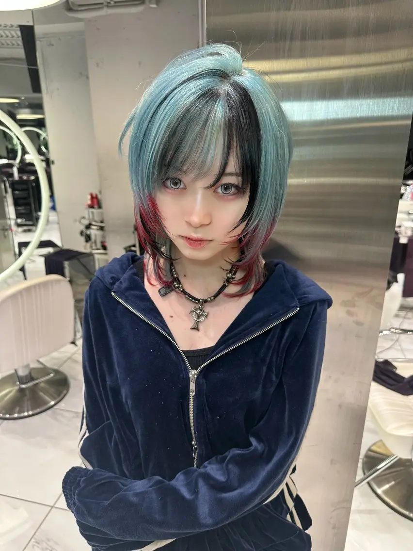 「⚜️10代 20代限定メニュー✨」リタッチブリーチ+レイヤーカットの写真