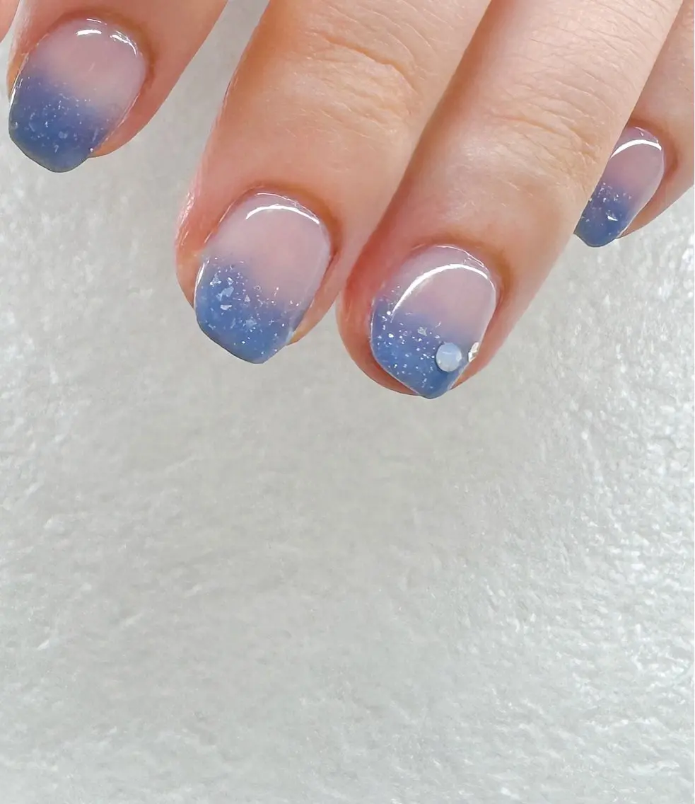 ネイル ブルー グラデーション ラメ(グリッター) 夏ネイル pointillé .ayaのネイルデザイン
