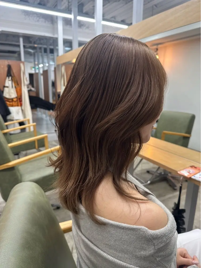 レイヤーカット＋透明感カラー＋トリートメントの写真