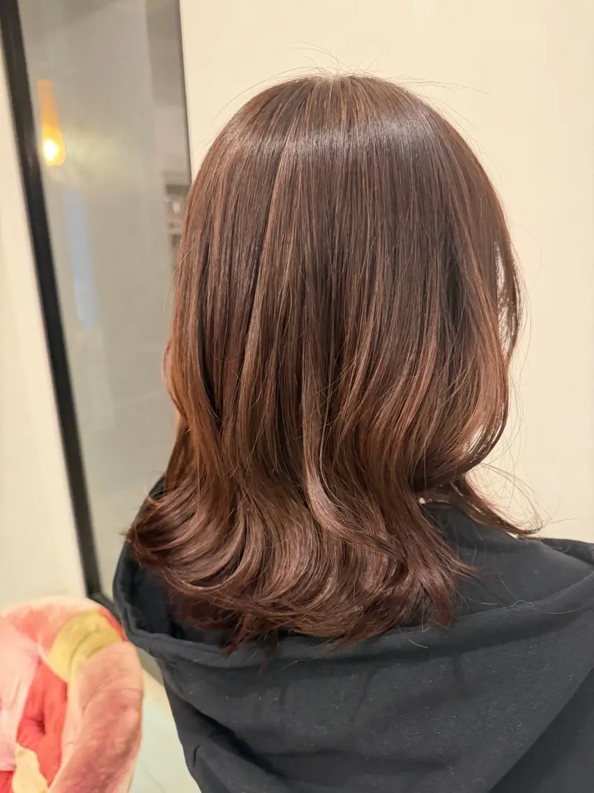 ミディアム くびれヘア 顔まわりレイヤー 顔周りカット レイヤーカット 川島 捺のヘアスタイル