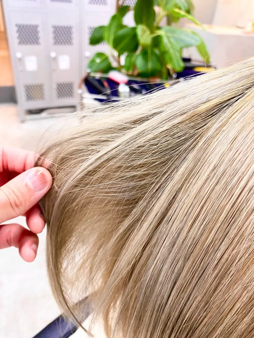 ミディアム カラー ベージュカラー 透明感カラー ハイトーンカラー ミルクティーベージュ カット ヘアカラー トリートメント 艶髪と透明感を ‼️/若林のヘアスタイル