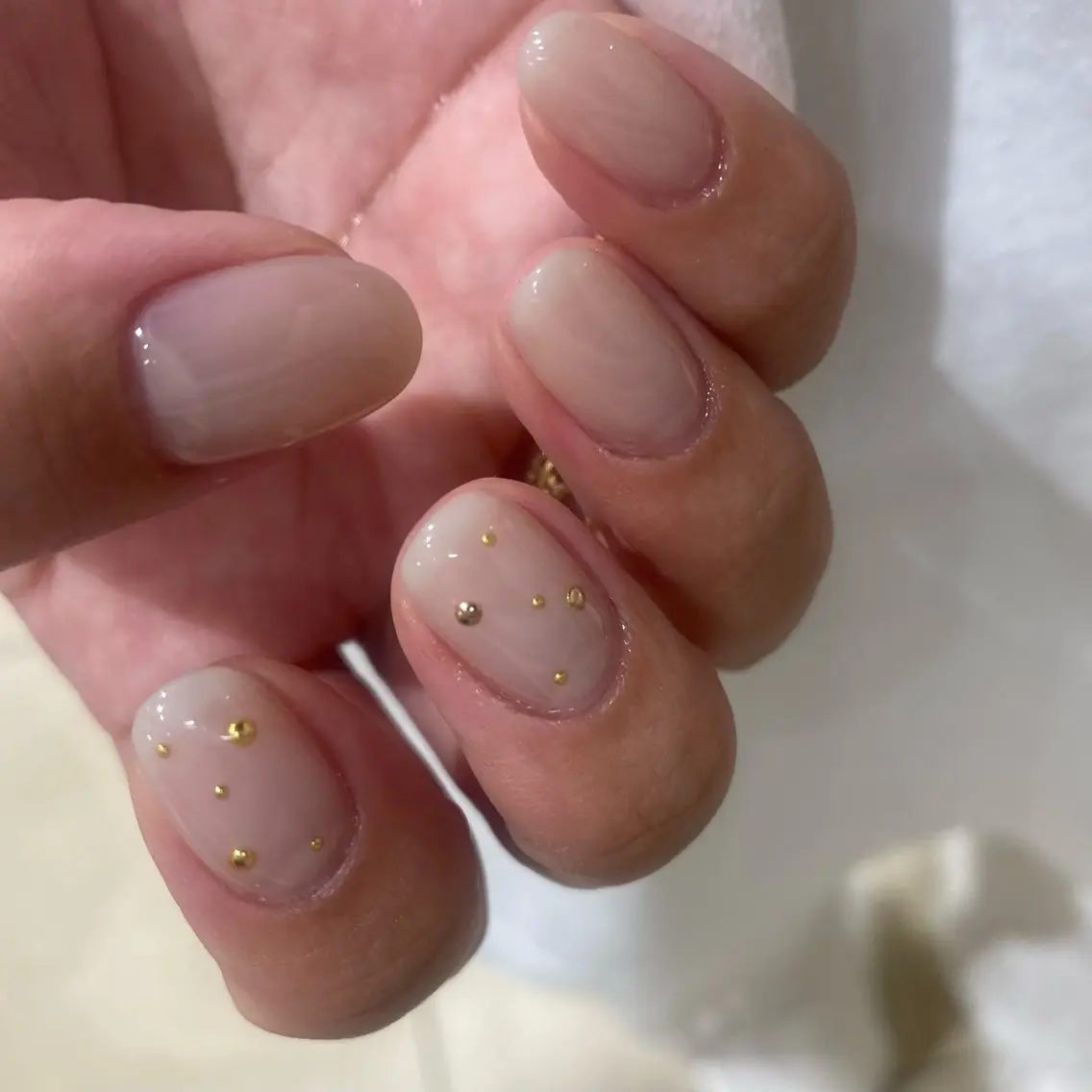 ネイル ワンカラーネイル シンプルネイル ストーンネイル ホワイト filonnail / kotoneのネイルデザイン