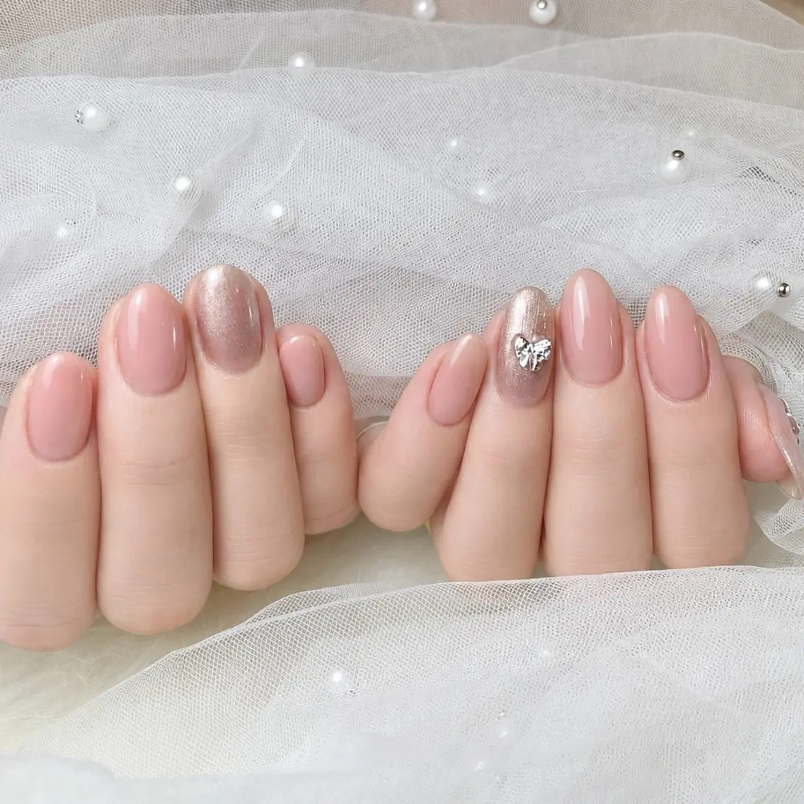 ネイル 氷ネイル・うるうるネイル マグネットネイル リボン シルバー ハンドネイル 🦋MAI🦋 ICON NAILのネイルデザイン