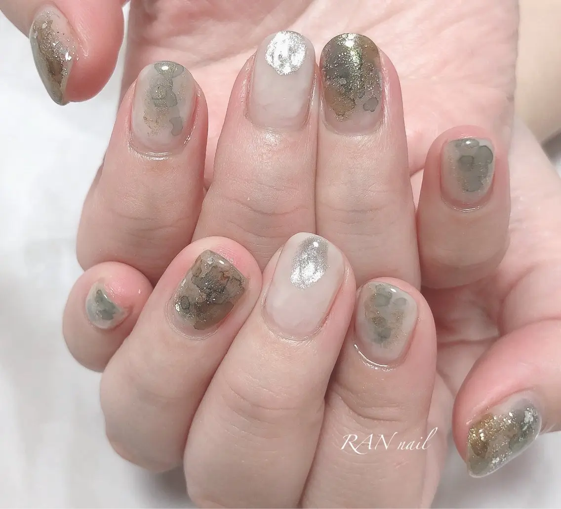 ネイル アートネイル グリーン マグネットネイル ニュアンスネイル シルバー RAN nailのネイルデザイン