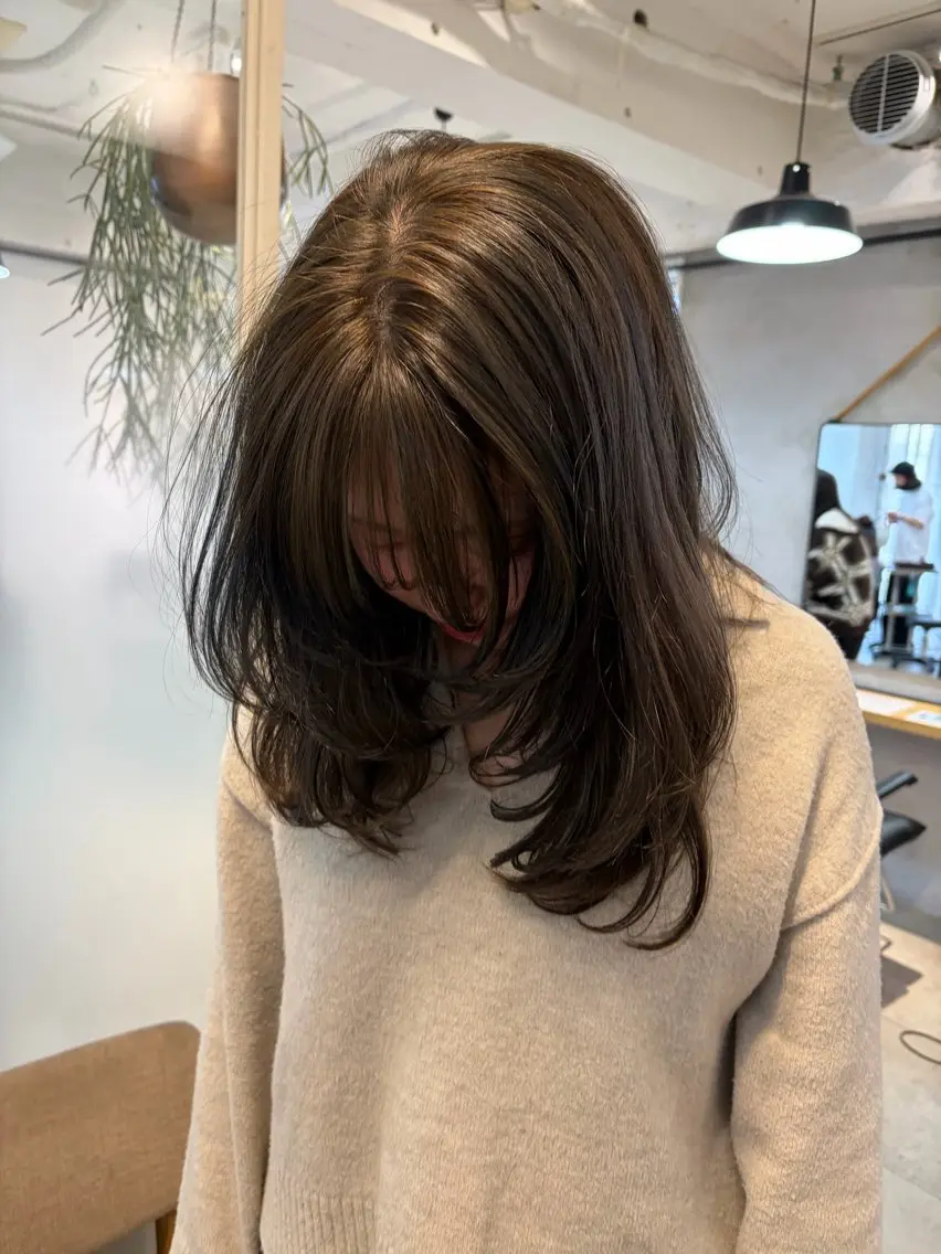 ロング カラー ミルクティー× グレージュMOMOのヘアスタイル