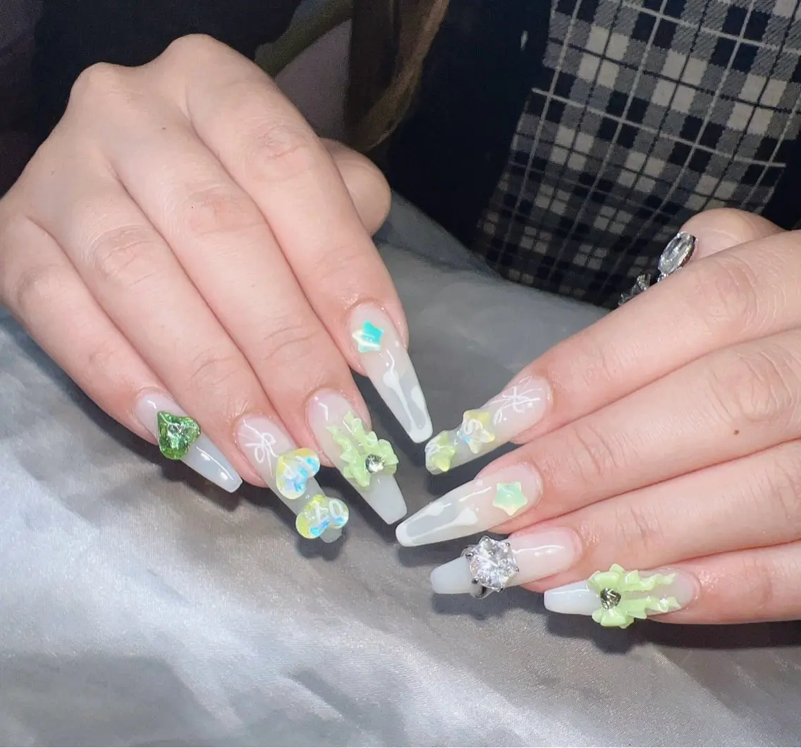 ネイル ハンドネイル Lee Nailsのネイルデザイン