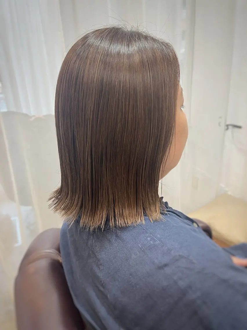 ミディアム カラー 切りっぱなしボブ グレージュ ハイライトカラー ボブ ハイライト カット ヘアカラー トリートメント 中原由貴 /WILLOW京橋のヘアスタイル