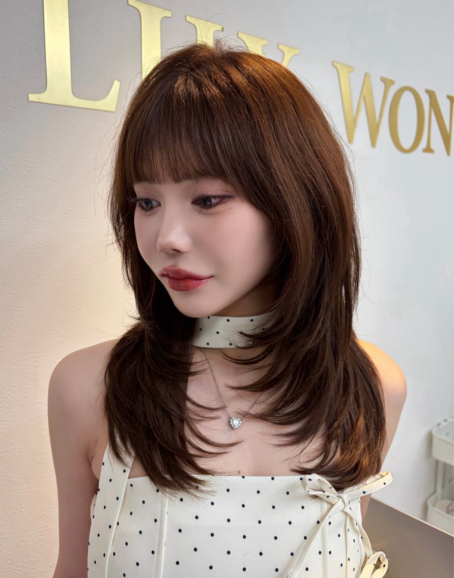 セミロング カラー グレージュ 韓国風ヘア レイヤーカット ワンホンヘア カット ヘアカラー トリートメント 韓国ヘア/レイヤー Lily Wongのヘアスタイル