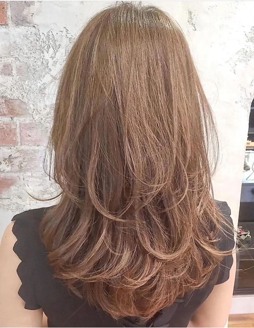 ロング レイヤーカット 恩田 美波のヘアスタイル