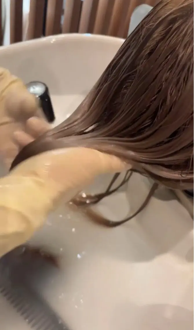 セミロング NICCOLO室見 Erinaのヘアスタイル