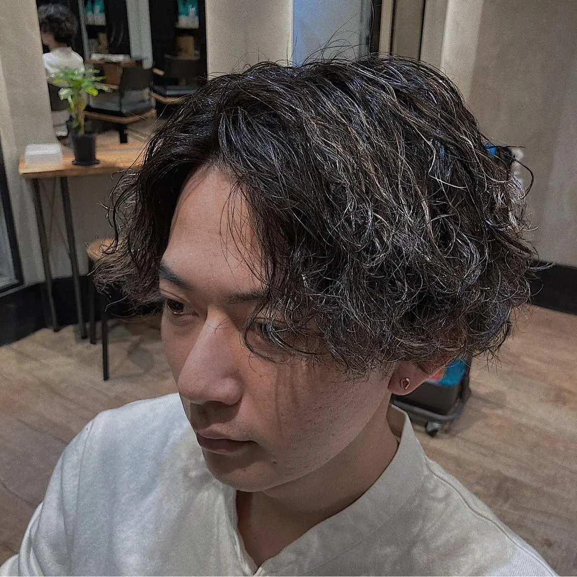 ミディアム パーマ メンズ センターパート 波巻きスパイラルパー マ/シャドウパーマ駿のヘアスタイル