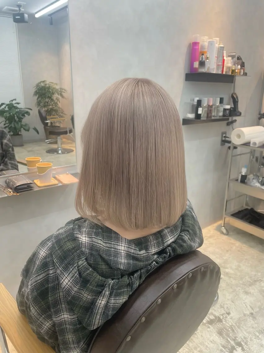 ショート カラー 黒髪 ブリーチ ヘアカラー 竹森 鈴乃のヘアスタイル
