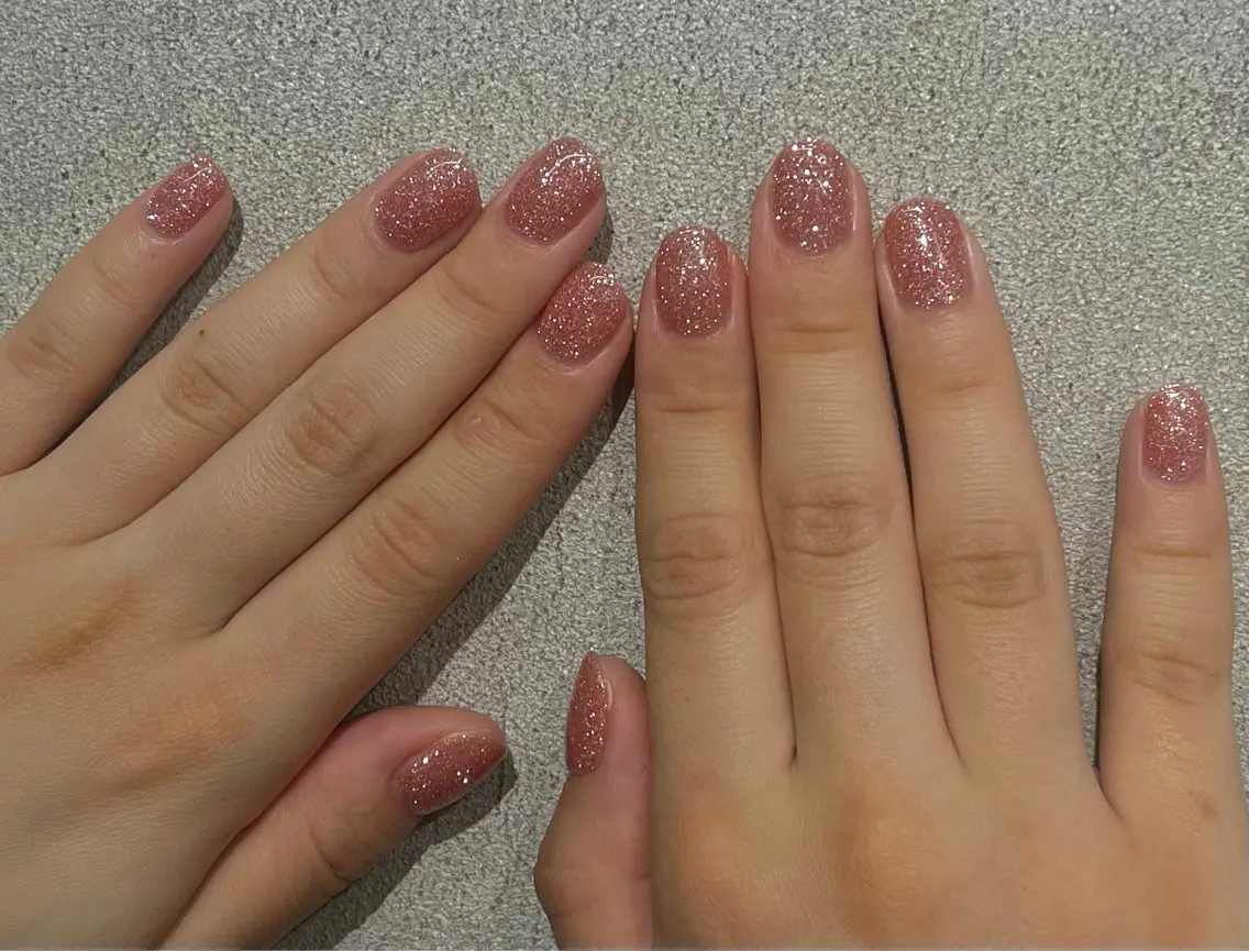 ネイル フラッシュネイル キラキラネイル ピンク ハンドネイル minami nail🐰Raviのネイルデザイン