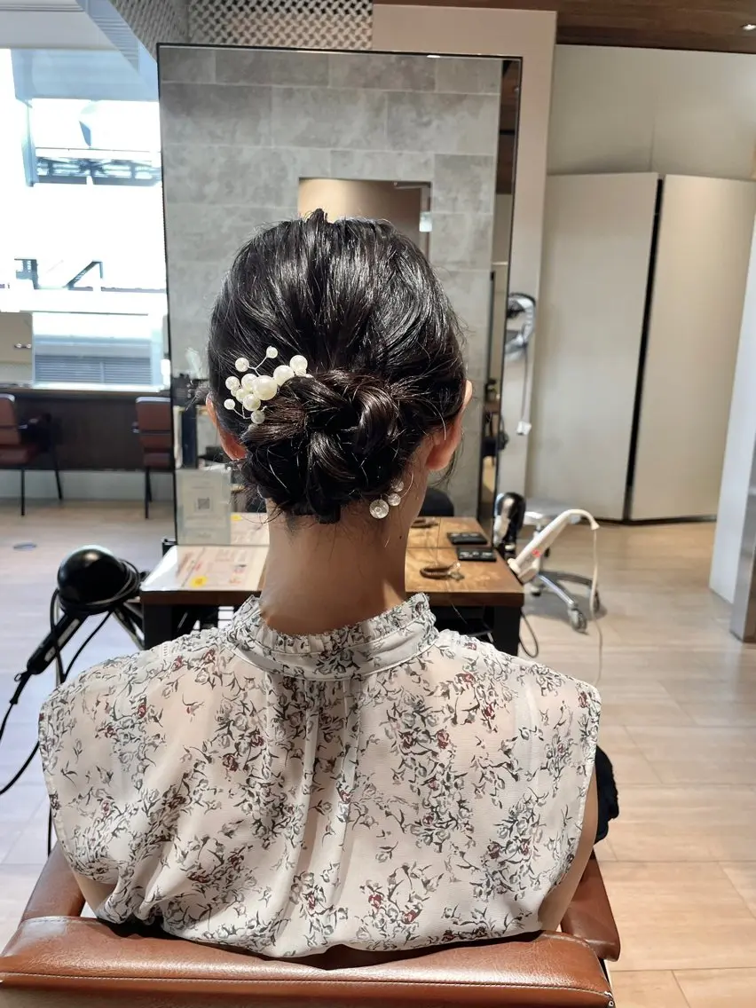 ヘアアレンジ 髪飾り ヘアセット umi/レイヤー カット/アレンジのヘアスタイル
