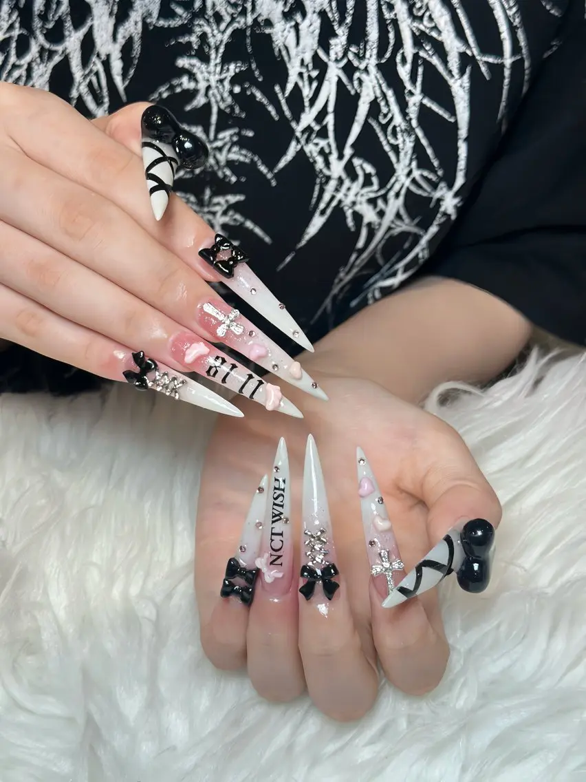 ネイル チークネイル ドット フレンチネイル グラデーション ハート ハンドネイル ハンドケア Eli Muse 新宿ネイルのネイルデザイン