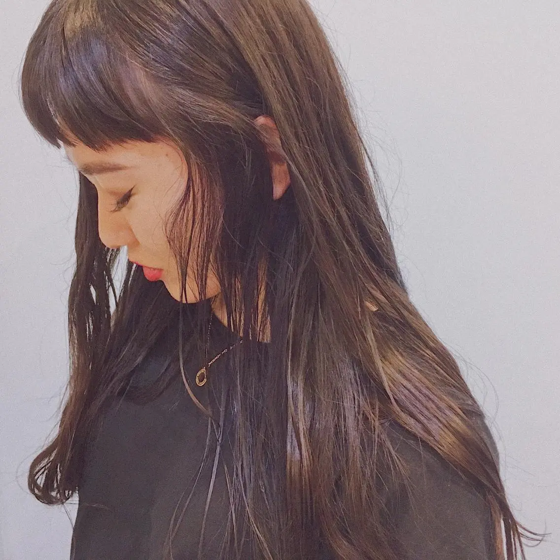 ロング カラー ブリーチ デザインカラー インナーカラー パープルカラー カット ヘアカラー トリートメント 山中 直輝のヘアスタイル