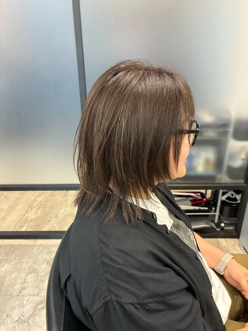 ミディアム カラー ボブレイヤー グレージュ オリーブグレージュ オリーブグレー ボブ カット ヘアカラー トリートメント 池袋 半個室 大人女性ヘアのヘアスタイル