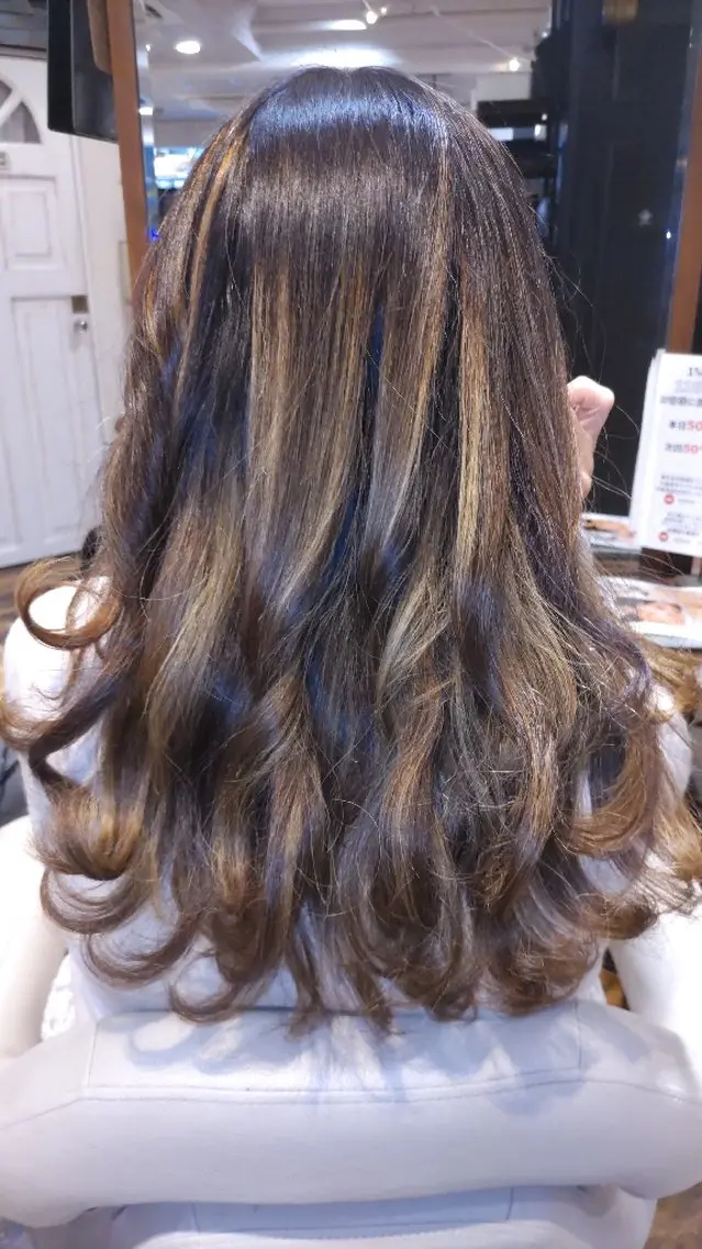 セミロング カラー バレイヤージュ レイヤーカット ✂デザインカット🐟 高評価✂戸崎俊成✂のヘアスタイル