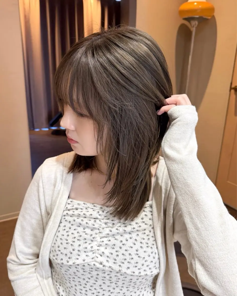 ミディアム カラー ベージュカラー ブリーチ ブリーチなしカラー オリーブカラー MIYU透明感カラー ブリーチなしWカラーのヘアスタイル