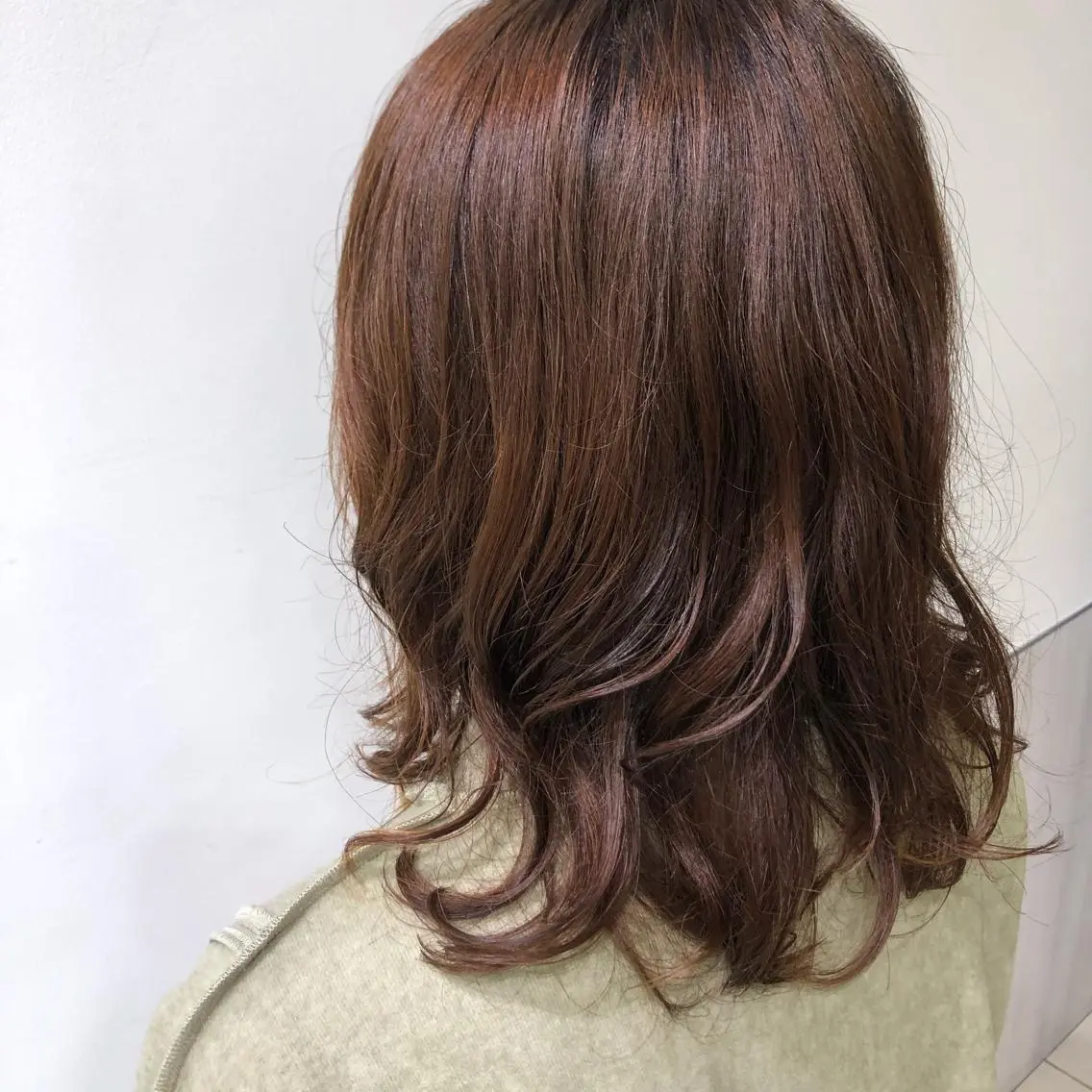ミディアム ミディアムパーマ 透明感カラー🩵 mioのヘアスタイル