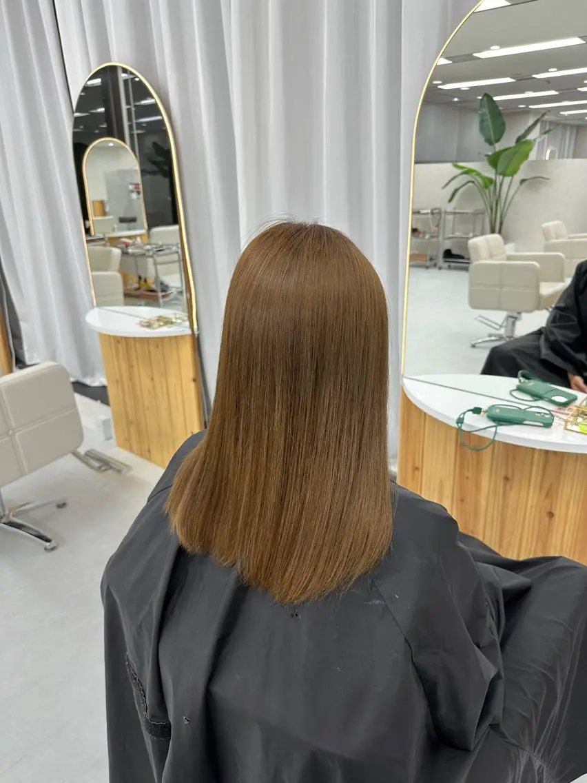 ミディアム カラー ベージュカラー ブリーチ 大場 賀句のヘアスタイル