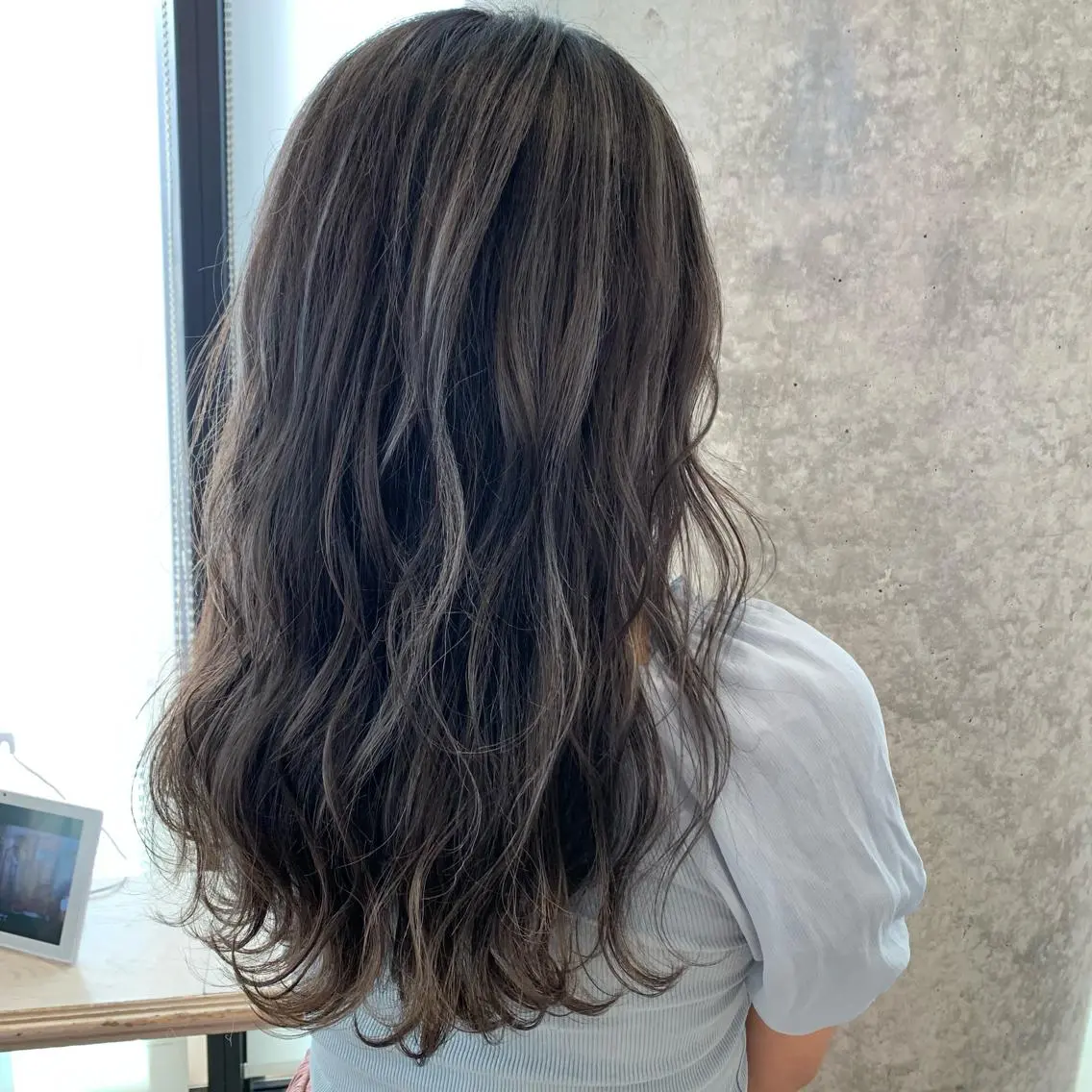 ロング カラー ブリーチ ハイライトカラー ハイライト カット ヘアカラー トリートメント サソウ ユリエ🥥のヘアスタイル