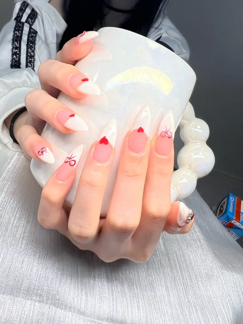 ネイル マグネットネイル ミラーネイル ピンク ネイルチップ 冬ネイル Lee Nailsのネイルデザイン