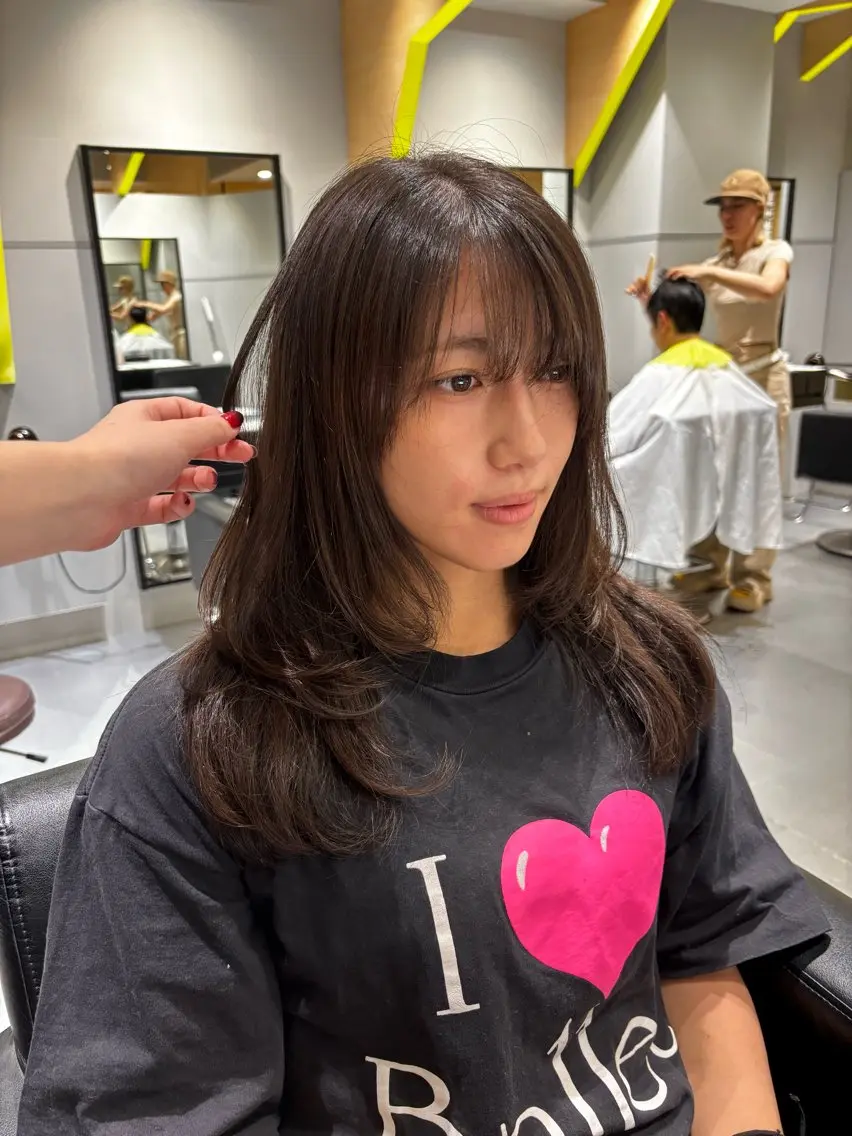ロング レイヤーカット 森田 葵葉のヘアスタイル