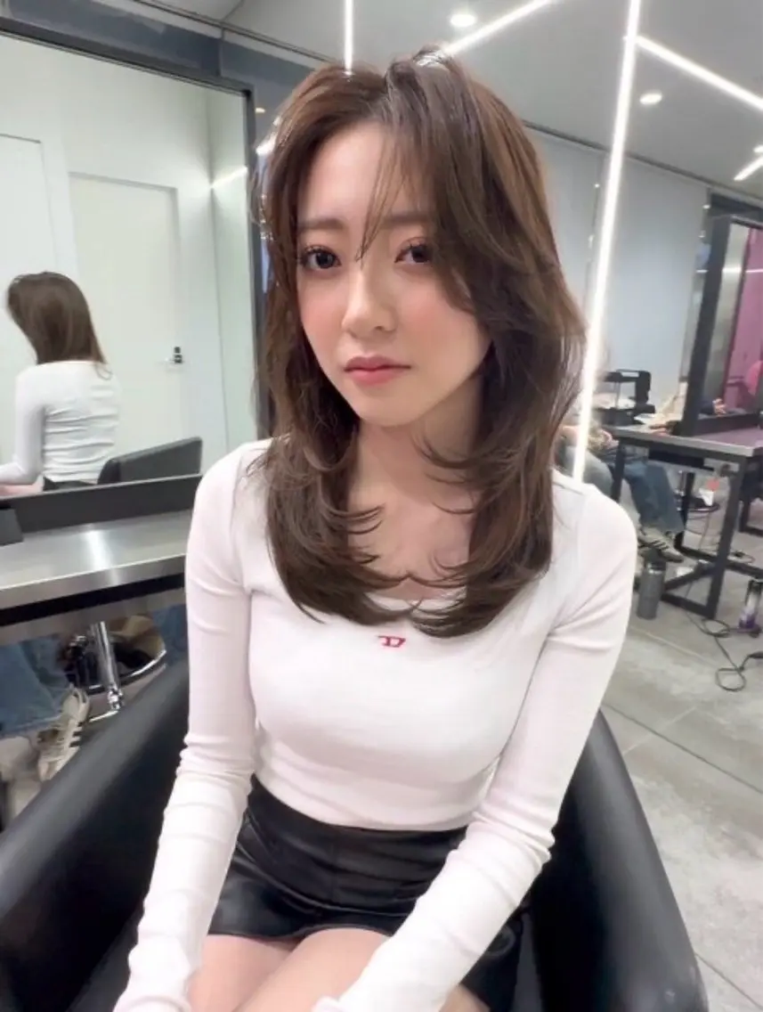 セミロング カット 坂詰 空のヘアスタイル