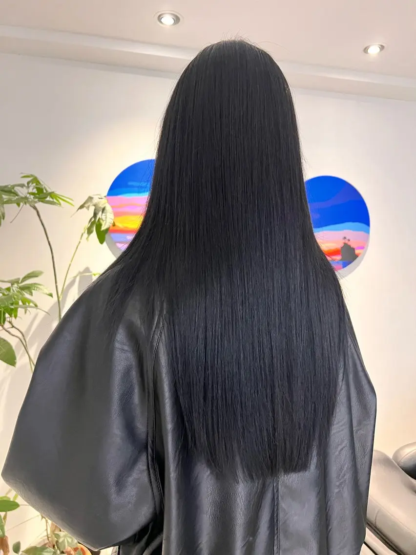 ロング カラー 黒髪 ブルーカラー ブルーブラック 透明感カラー 学生 渋谷🎀透明感カラー レイヤー/mikuのヘアスタイル