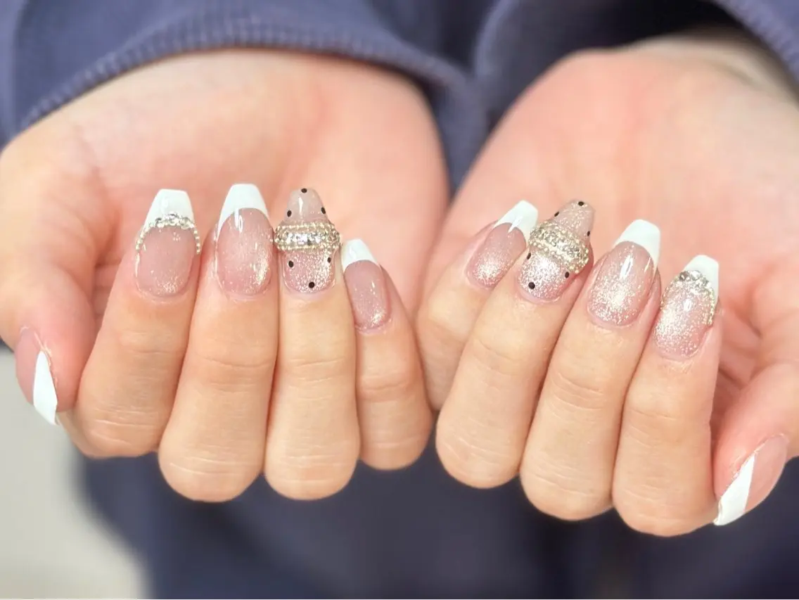 ネイル アートネイル オーロラネイル チークネイル フレンチネイル ガラスフレンチ 🎀YooLi Nail salonのネイルデザイン