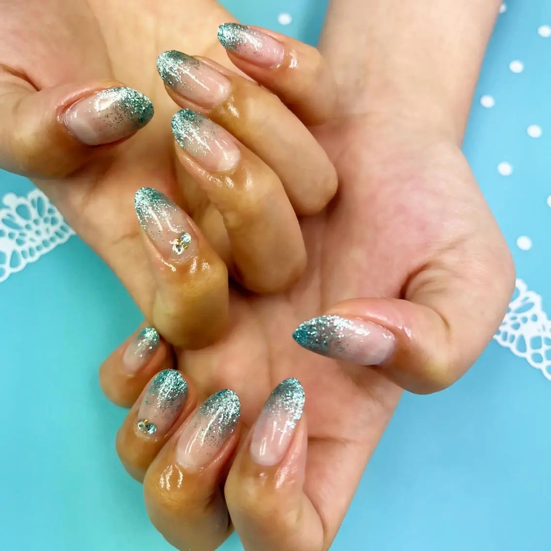 ネイル ブルー フレンチネイル ラメ(グリッター) BlueDaisy 栄本店のネイルデザイン