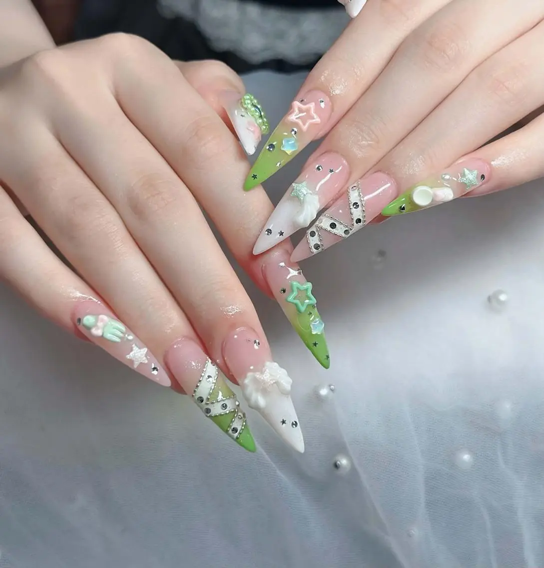 ネイル チークネイル フレンチネイル キラキラネイル 韓国ネイル マグネットネイル ハンドネイル キノコ H.babynailのネイルデザイン