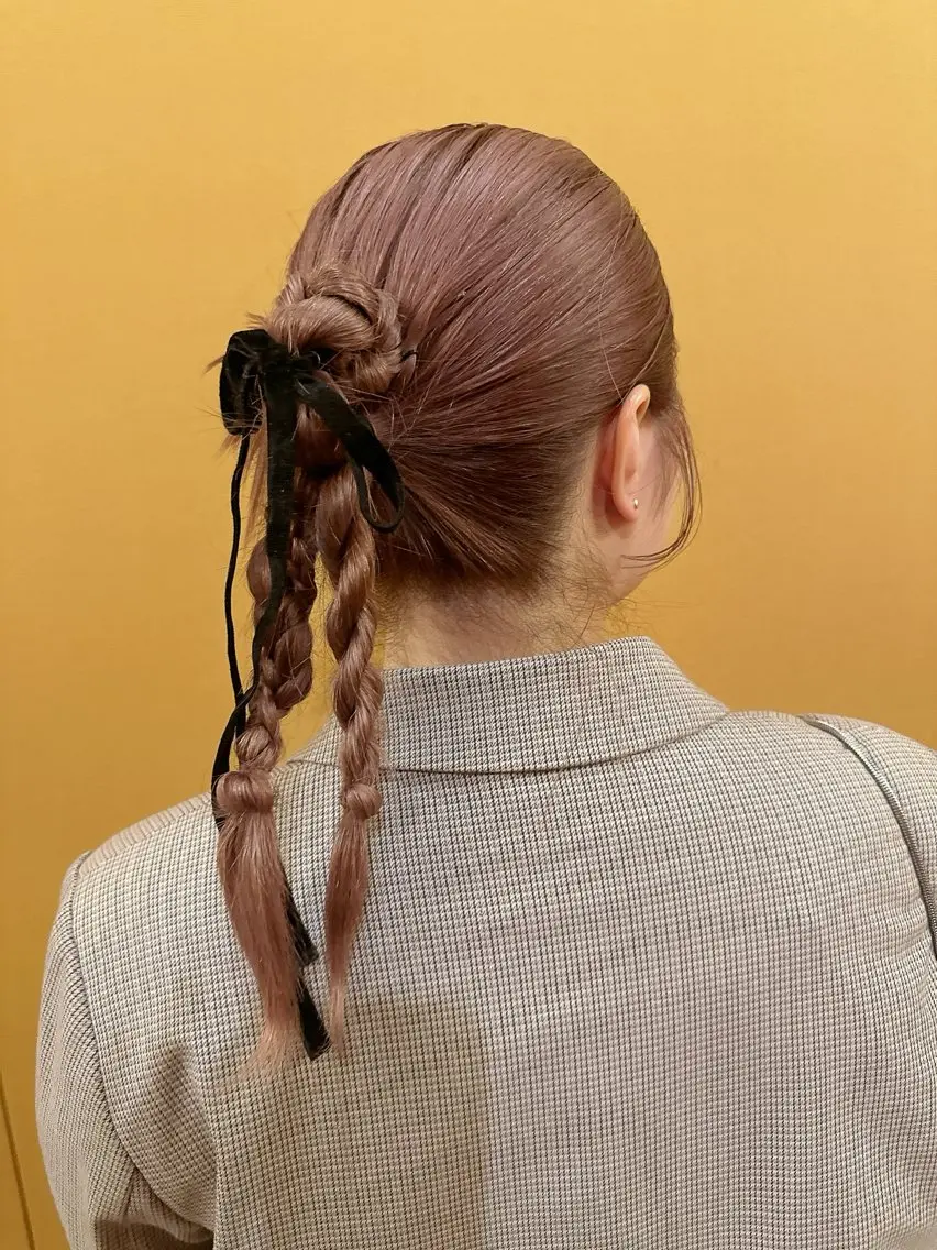 日曜日空きあり‼️ 艶々カラー🩷のヘアスタイル