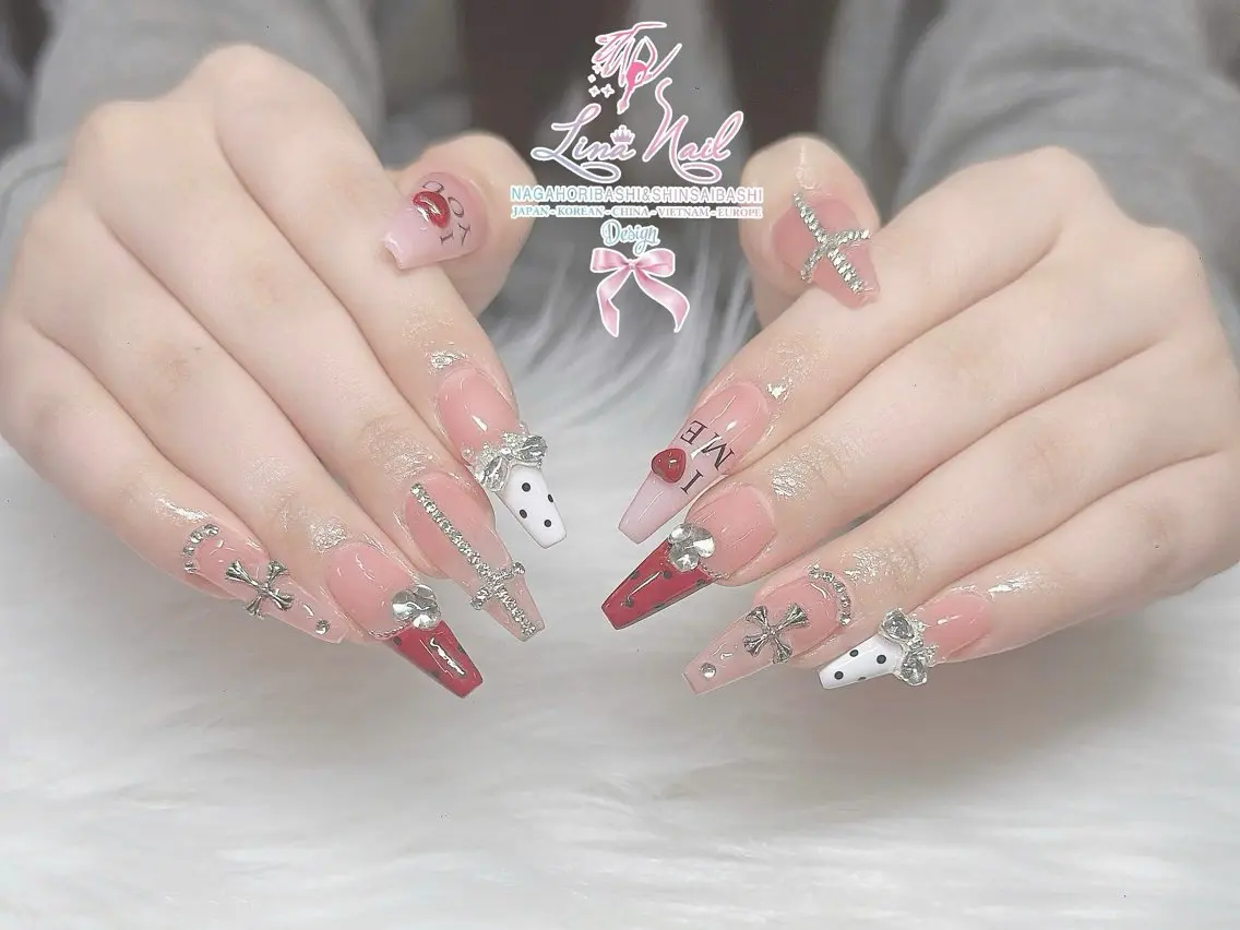 セミロング 韓国風ヘア クリスマス ハンドネイル Linanail Nambaのネイルデザイン