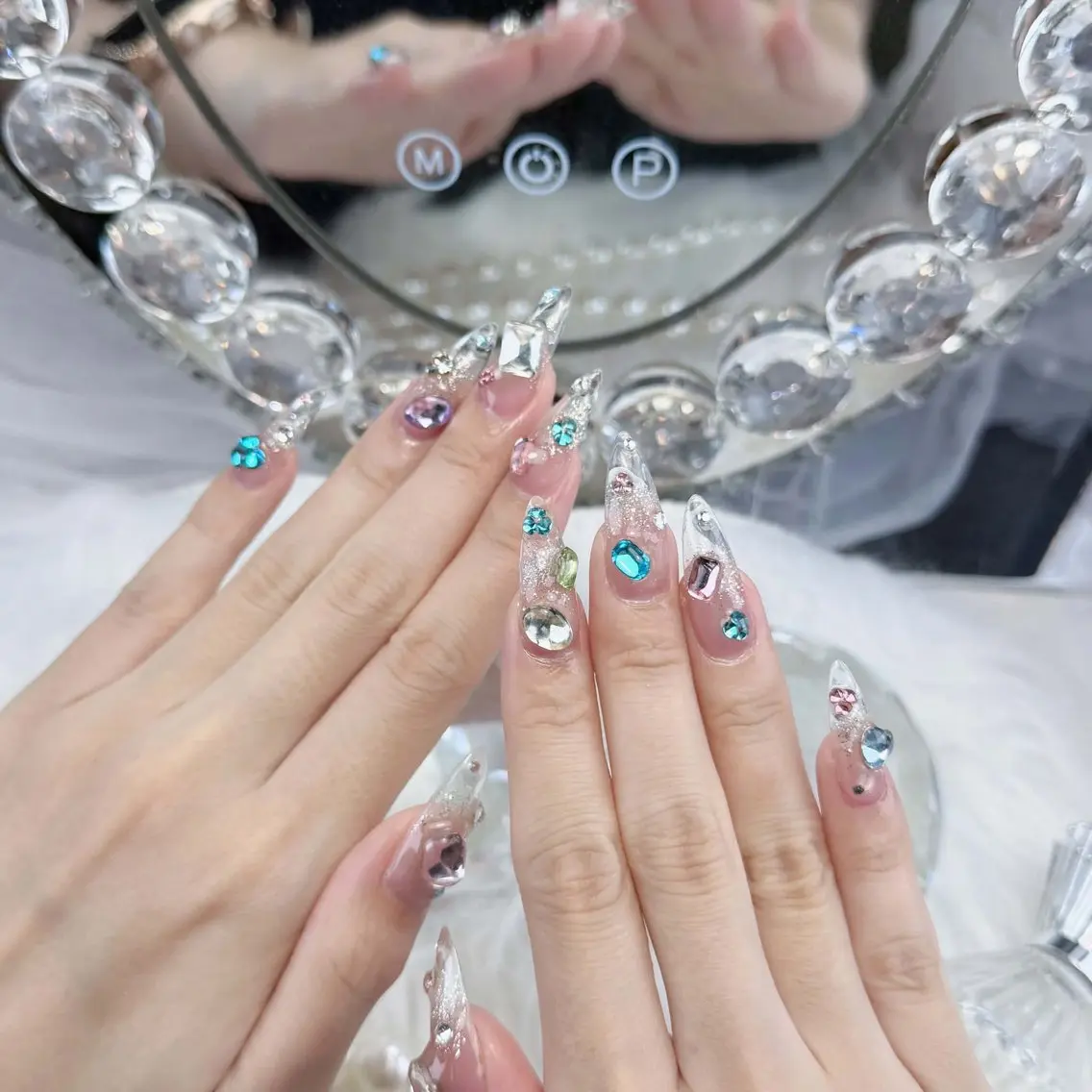 ネイル チークネイル フレンチネイル ジェルネイル ガーリー キラキラネイル ハンドネイル Nova Nailのネイルデザイン