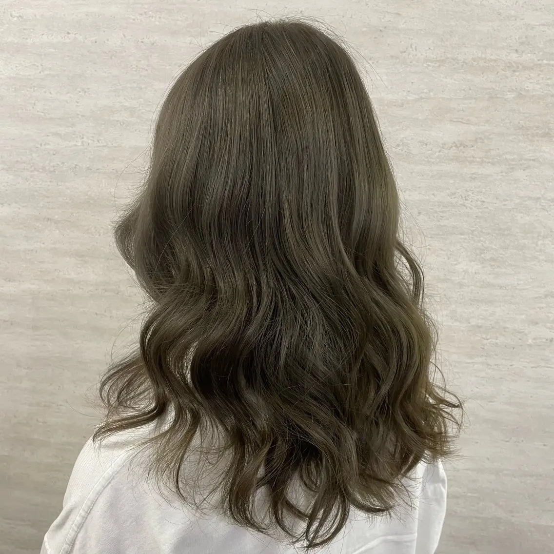 セミロング カラー 透明感カラー/艶髪/ ハイトーン/栄/谷崎のヘアスタイル