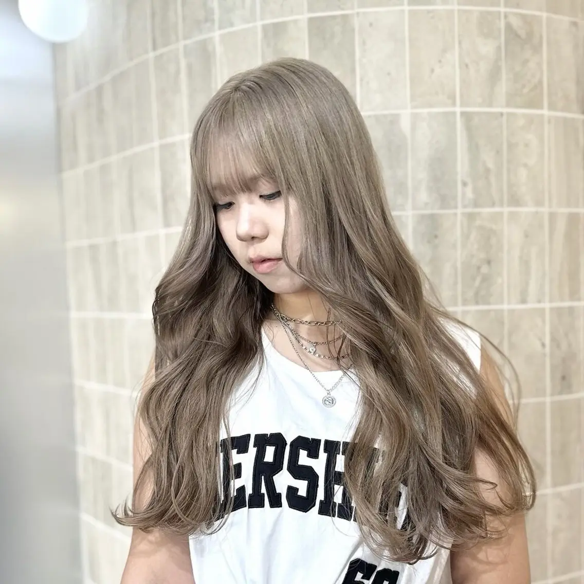 ロング ヘアカラー 川田 虹心桜のヘアスタイル