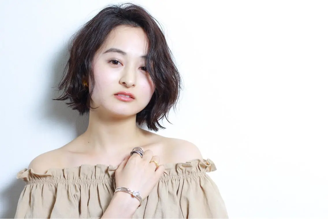 ショート カラー サワタ ミサのヘアスタイル